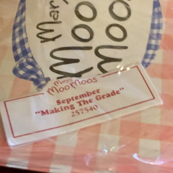 Mary's  Moo Moos September  " Making The Grade " Figurine  #257540 w/ Org Box - Picture 8 of 9